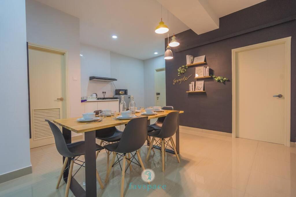 Cozy 3 Bedrooms - 2 Parkings - Jalan Ampang For 7 *